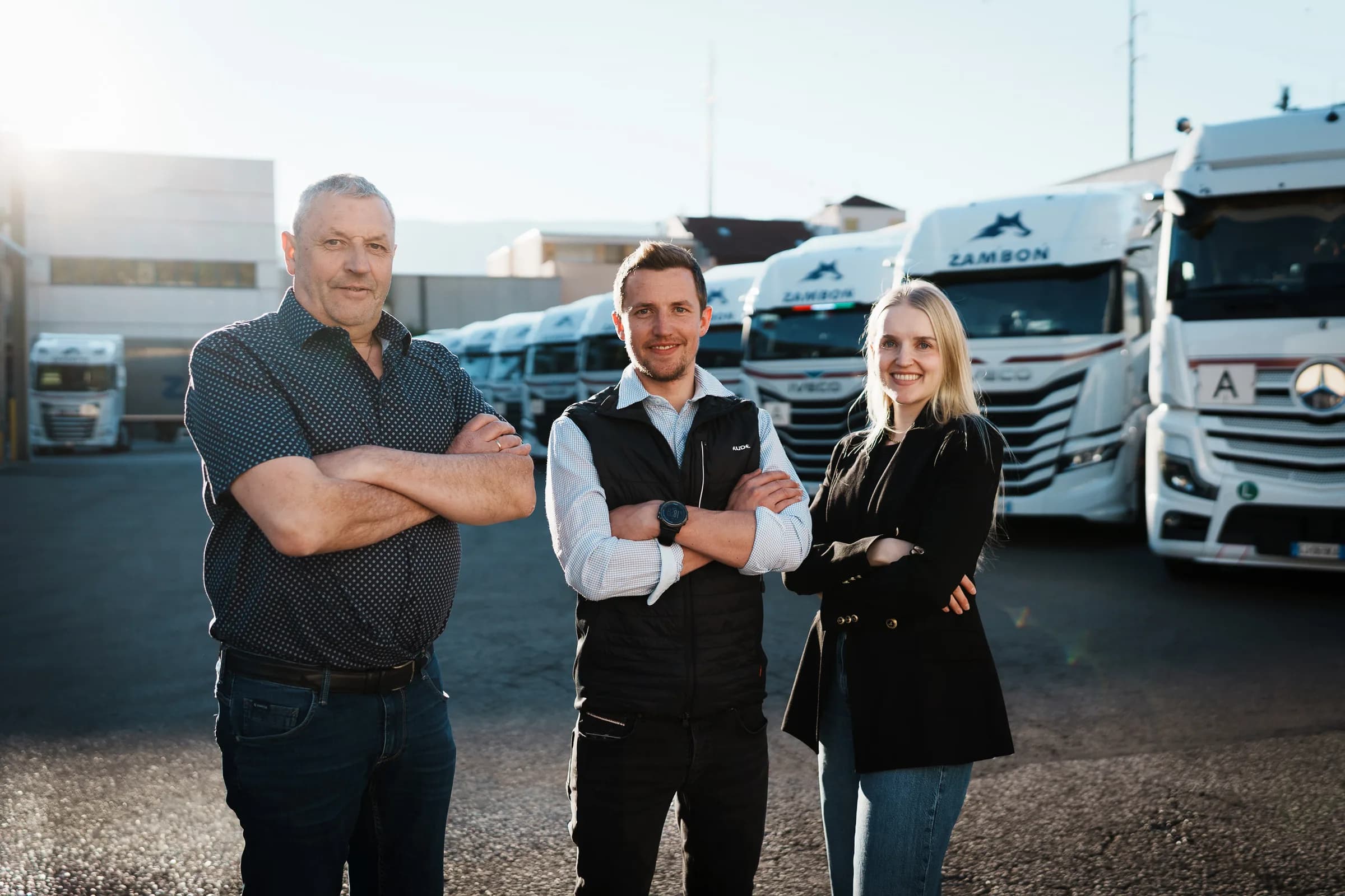 Team der Zambon GmbH vor dem Fuhrpark in Bozen